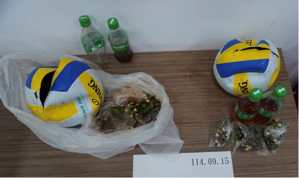 无人机运送投掷的槟榔及酒品遭查获。警方提供