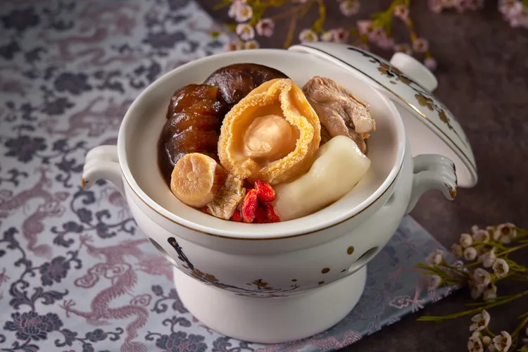 新菜「懷舊佛跳牆」。台北喜來登提供