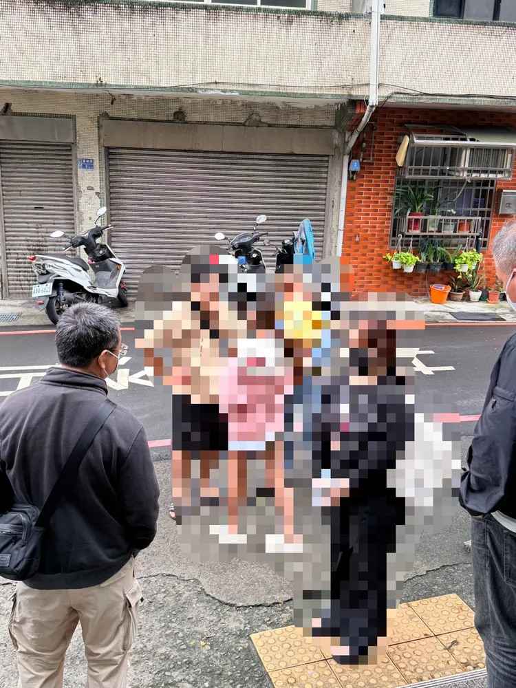 少年隊勸說小琪返回高雄。翻攝畫面