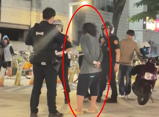 女骑士、学生妹遭尾随！板桥街友诡异举动引侧目　热心男劝阻遭踹险被笔戳