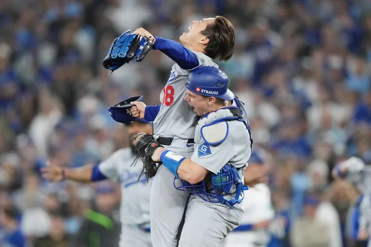 山本由伸(上)。美聯社