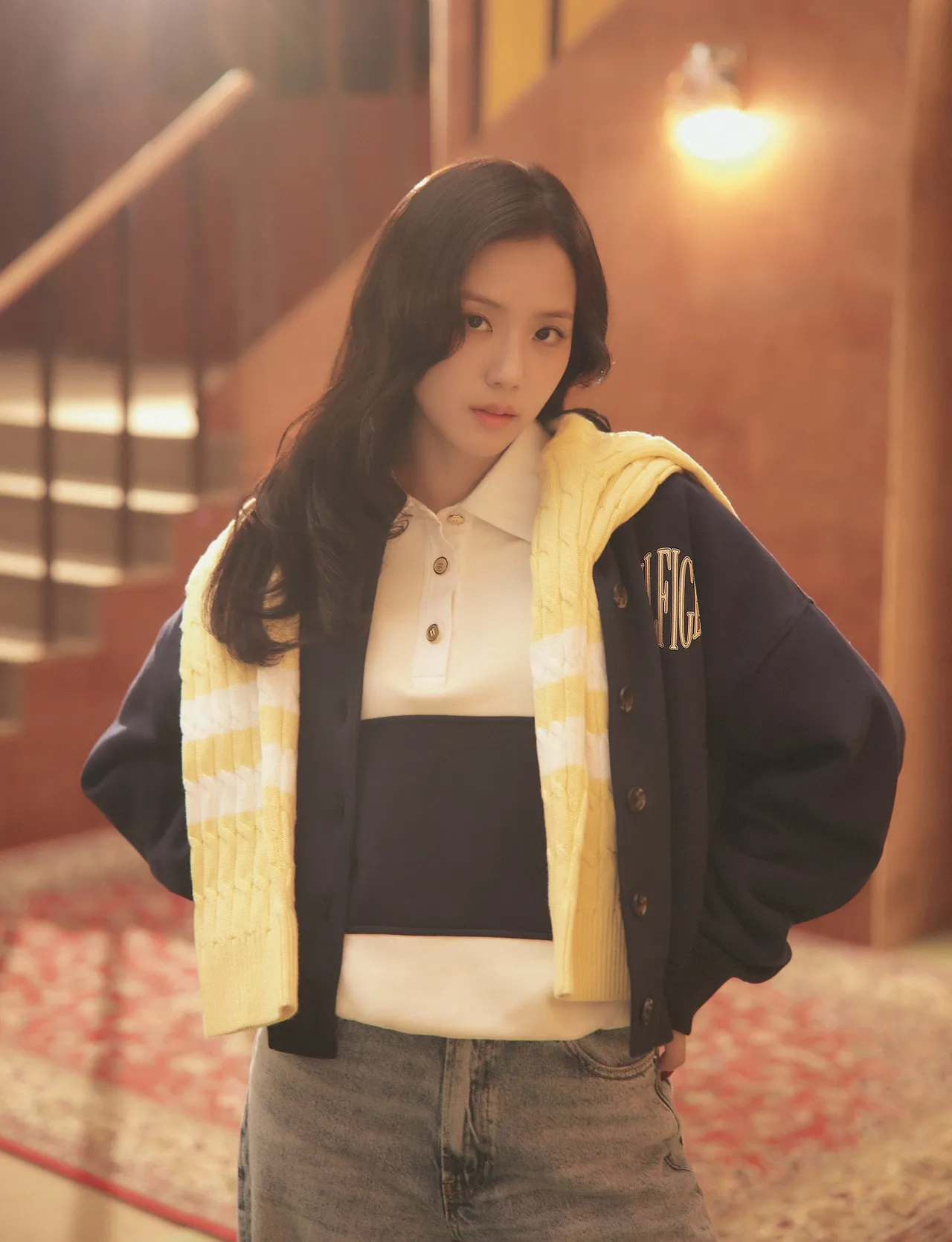 Jisoo拍摄TOMMY HILFIGER全新形象片。品牌提供