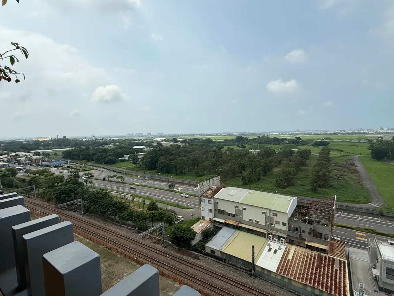 铁路地下化后沿线规划绿园道，对于「松丹达丽」景观机能大幅加分。叶家铭摄