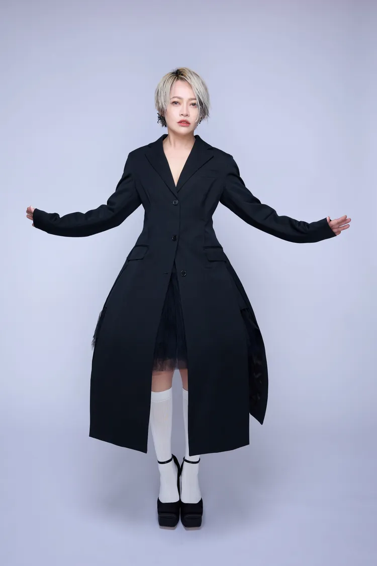 戴愛玲加拿大桃花旺到爆，好友建議她找老外男友。華納音樂提供