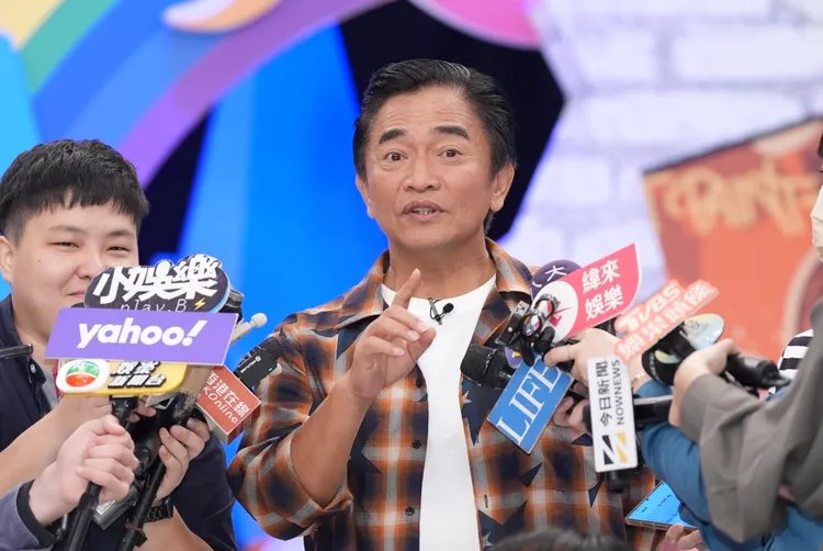 吴宗宪今天录影表示，乐见辛龙重回演艺圈，也劝坤达出来工作。摄影中心摄