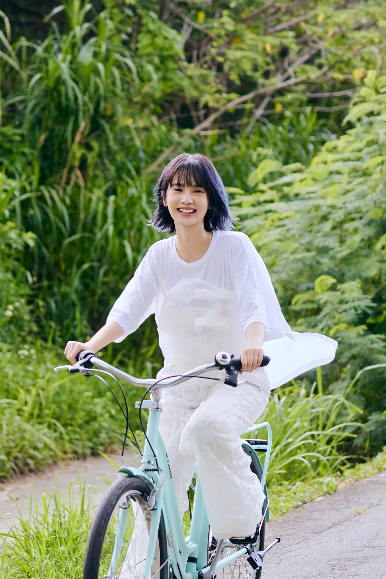 楊丞琳《坐上慢車吹自由的風》MV，攜手金曲獎導演黃中平強強合作。索尼音樂提供