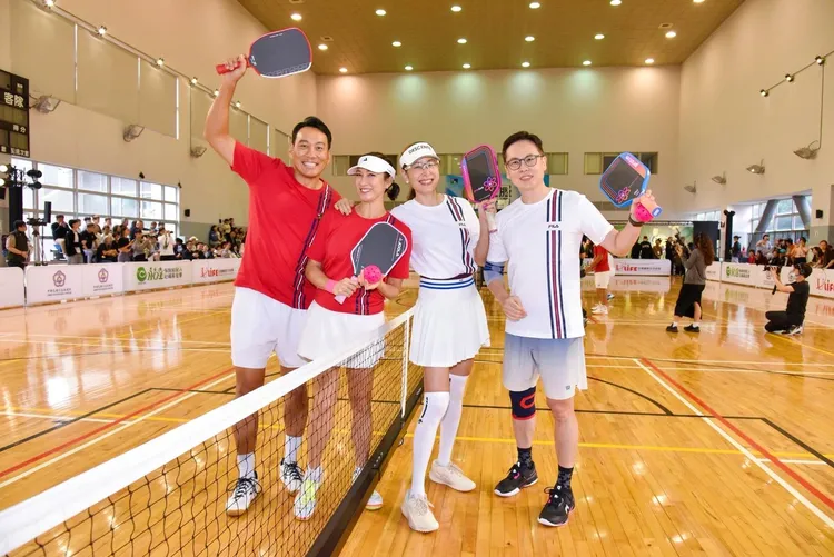 艾力克斯（左起）、李詠嫻、賈永婕、王兆杰等日前參加匹克球公益賽。艾迪昇提供