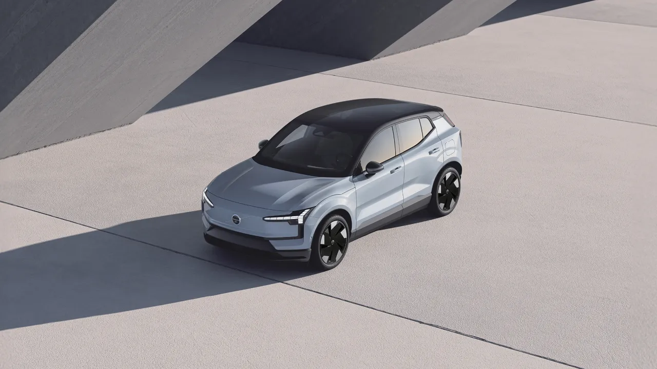 现在入主EX30可享120万40期零利率分期专案，并享有4年或8万公里原厂保固。业者提供