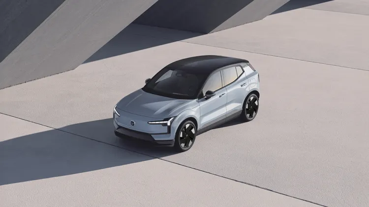 現在入主EX30可享120萬40期零利率分期專案，並享有4年或8萬公里原廠保固。業者提供