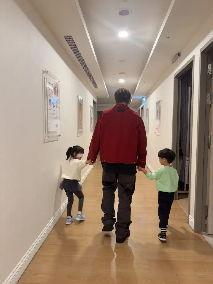 羅志祥是稱職的乾爹。翻攝小霜微博