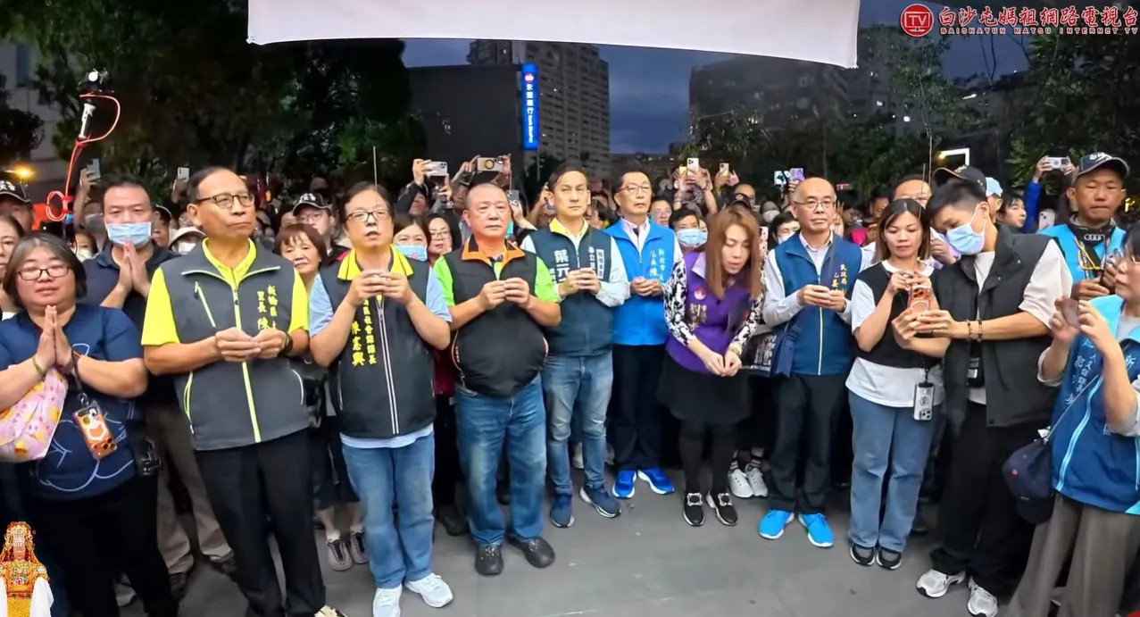 叶元之等人进香。翻摄自白沙屯妈祖网路电视台