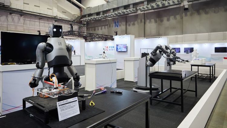 「AI＋機器人＋數位孿生」全揭露　鴻海展示智慧製造未來版圖
