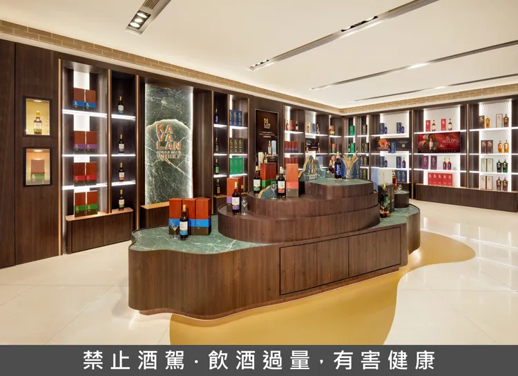 酒精濃度 43%，700ml，建議售價 3,850 元，鎖定喜愛在旅途中尋寶的國內外旅客。