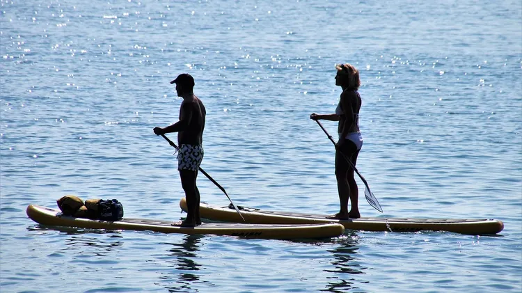宜兰淹水不少人都出动家里的独木舟，让人发现不少人家中都有这些渡河工具。翻摄自Pixabay
