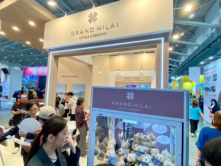 漢來飯店事業群於旅展現場推出消費滿萬元可玩夾娃娃。莊偉祺攝