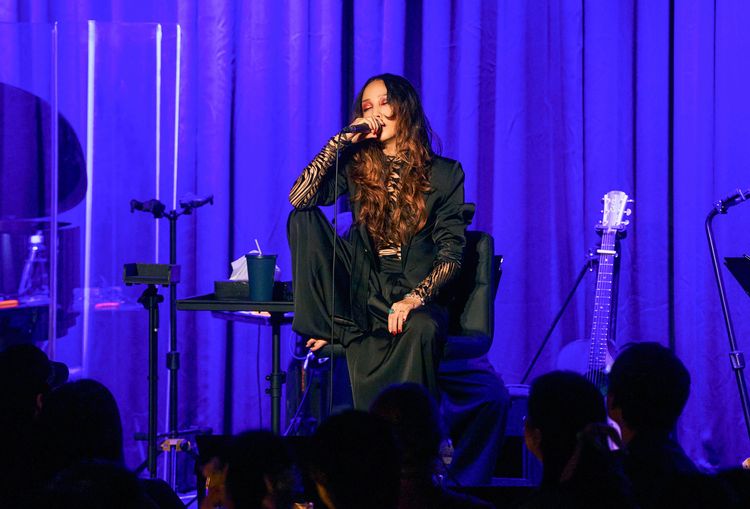 中島美嘉開箱BBLTP光腳演唱！嗑滷肉飯備戰擊掌比心寵粉