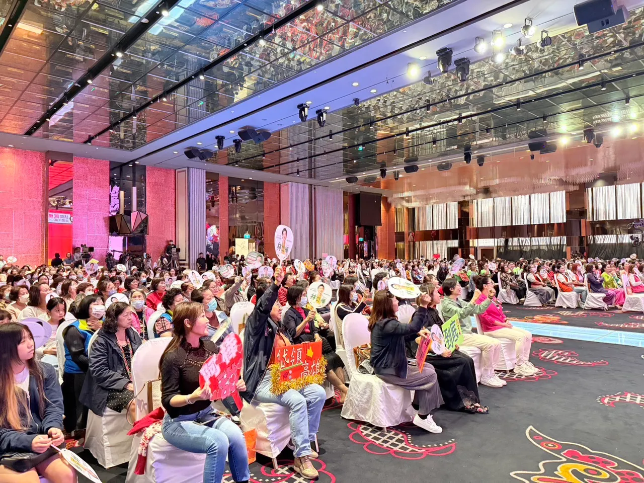 林岱桦30日举办「姐妹伴的相遇」女力晚会。翻摄画面