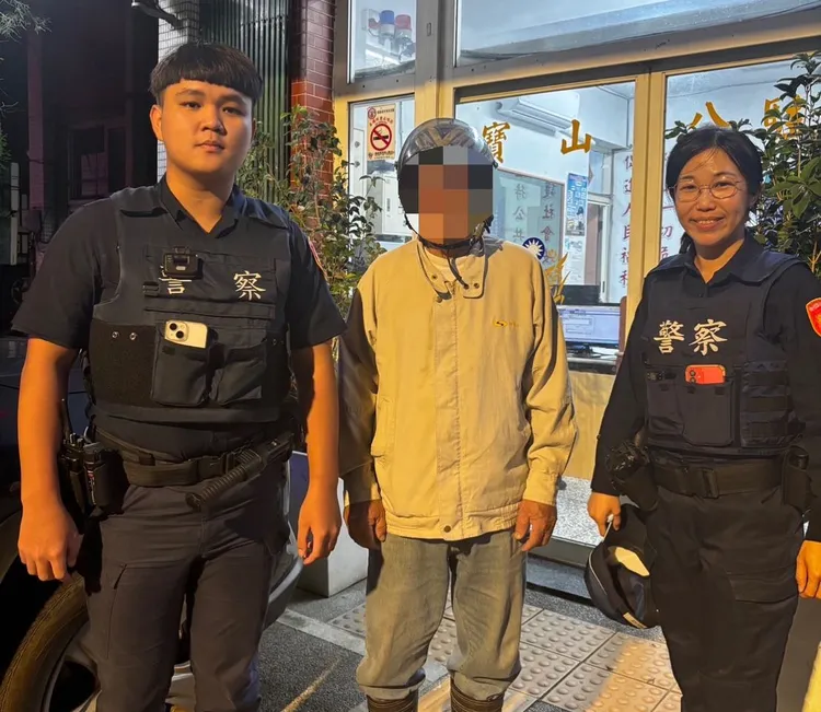警方适时寻获失联老翁。竹东警分局提供