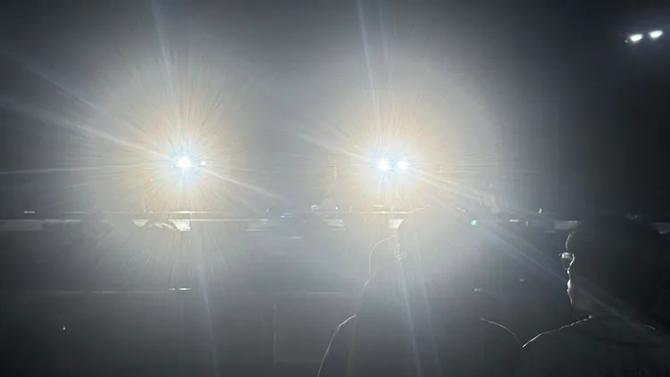 VIP歌迷抱怨遭舞台強光直射眼睛。翻攝自threads_@jacobbbb95