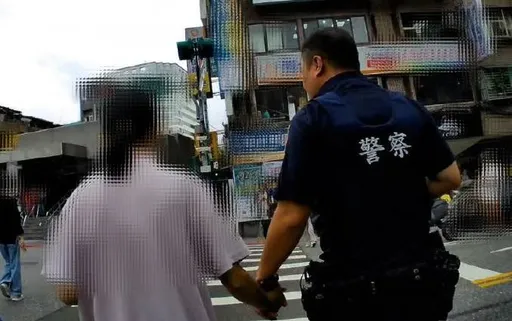联考频落榜打击人生　北市女失魂落魄数十年...警伴她返家路