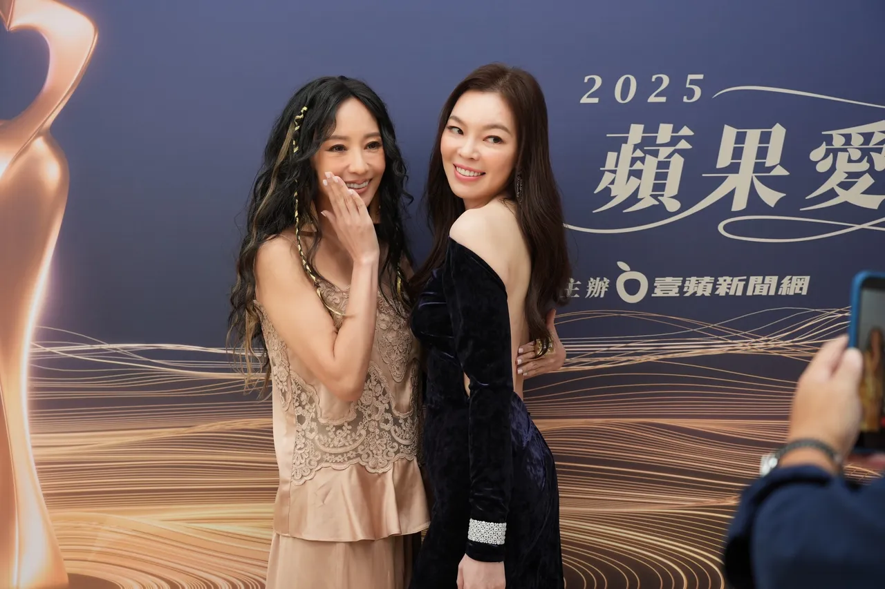 关颖（左）和曾馨莹合影。彭欣伟摄