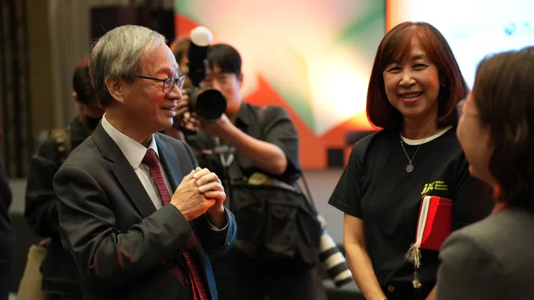 文化部長李遠（左）和集集創造董事長蔡秋安。集集創造娛樂提供