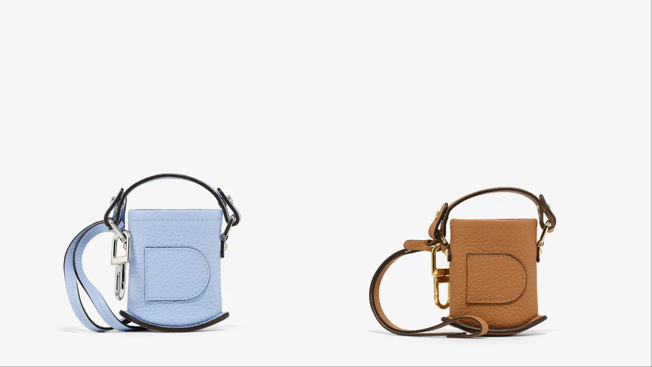 Delvaux Pin Mini Bucket Charms，各3万3900元。品牌提供