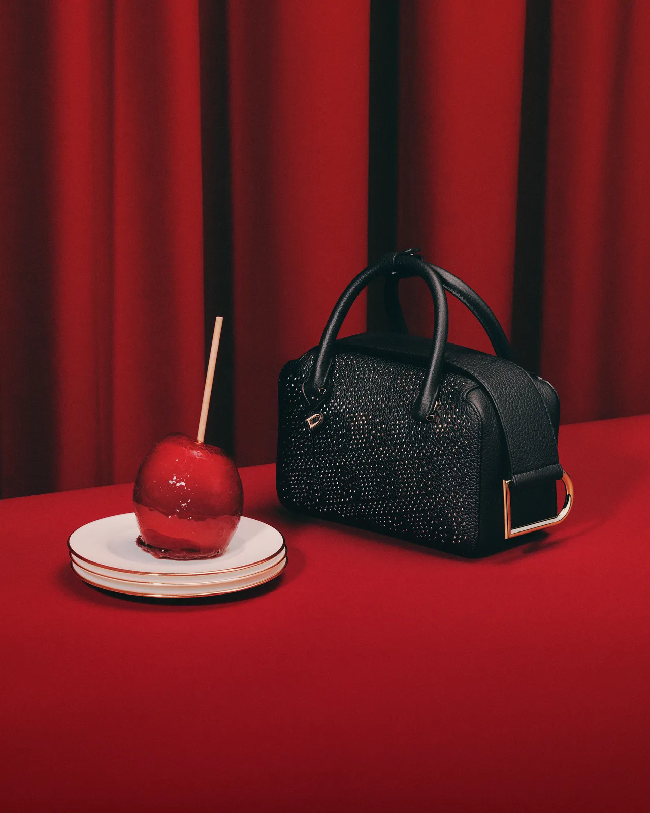 Delvaux Cool Box Mini Mirage黑色，17万9200元。品牌提供