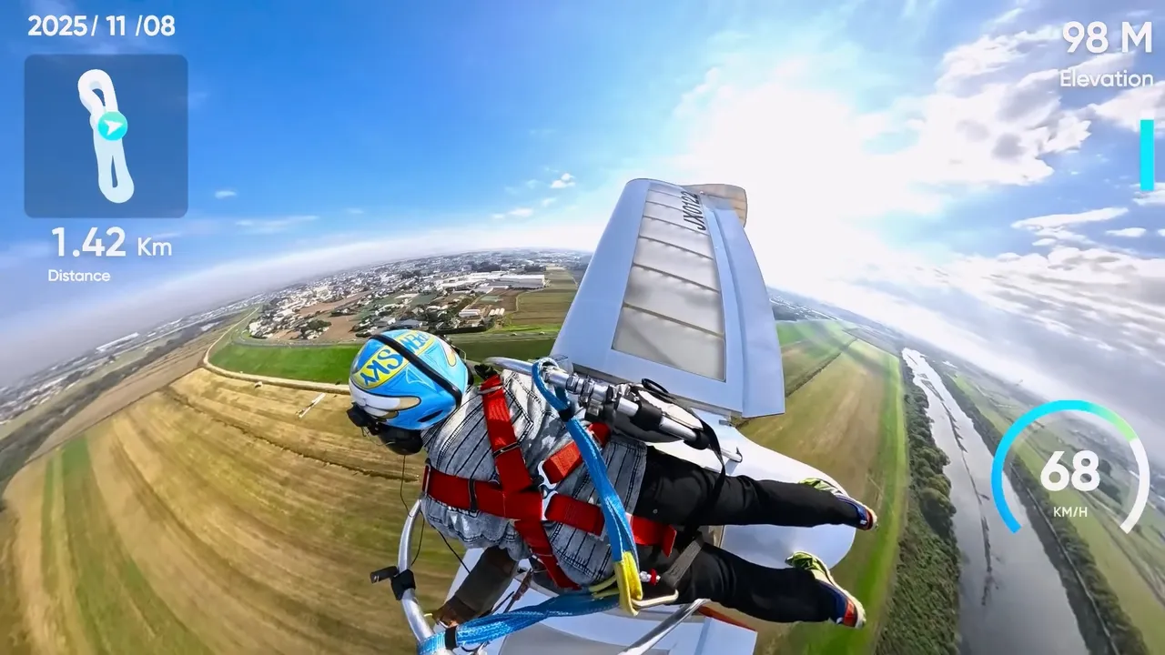 八谷和彦驾驶滑翔机进行最后一次飞行。翻摄自八谷和彦YouTube