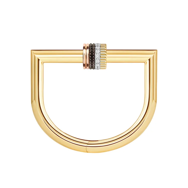 Mina配戴的Boucheron作品。品牌提供