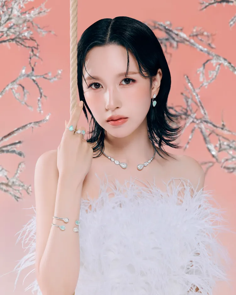 Mina也是Boucheron歲末形象廣告的主角之一。品牌提供