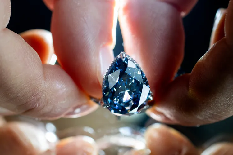 「麥隆藍鑽」經專家鑑定完美無瑕，切工精細。美聯社