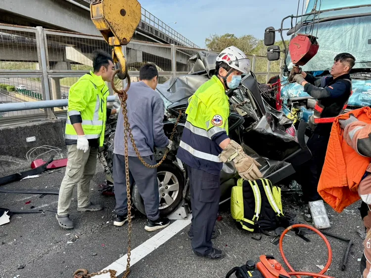 現場救援。新竹市消防局提供