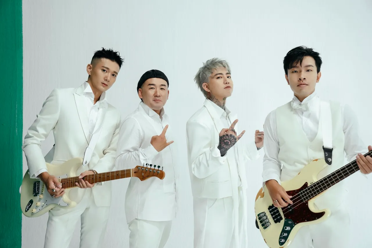 谢和弦拍摄《够爱》MV，身形恢复最佳状态。马槽音乐提供