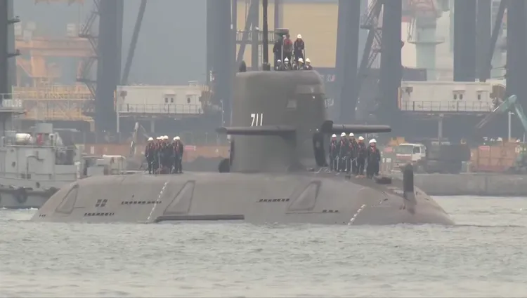 國造潛艦（IDS）原型艦「海鯤號」（SS-711）今（27）日清晨進行第四次海測。讀者提供