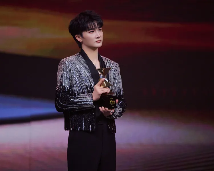 周深在香港唱跨年前先為火災災民盡一份心力。翻攝周深微博