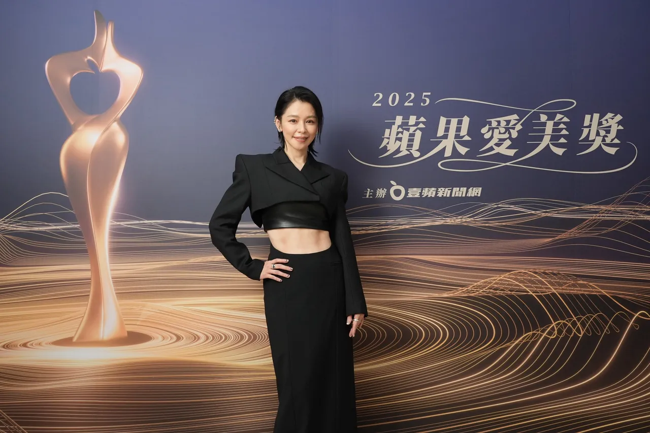 徐若瑄《爱美奖》中空秀「腹肌+人鱼线」辣翻　突曝超大喜讯