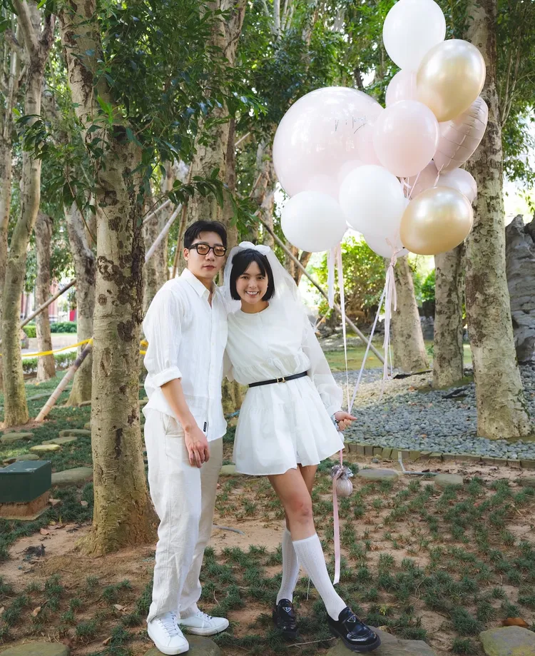 黃沐妍（右）表示，在和老公的日常互動中，慢慢學習如何與對方相處。翻攝黃沐妍IG