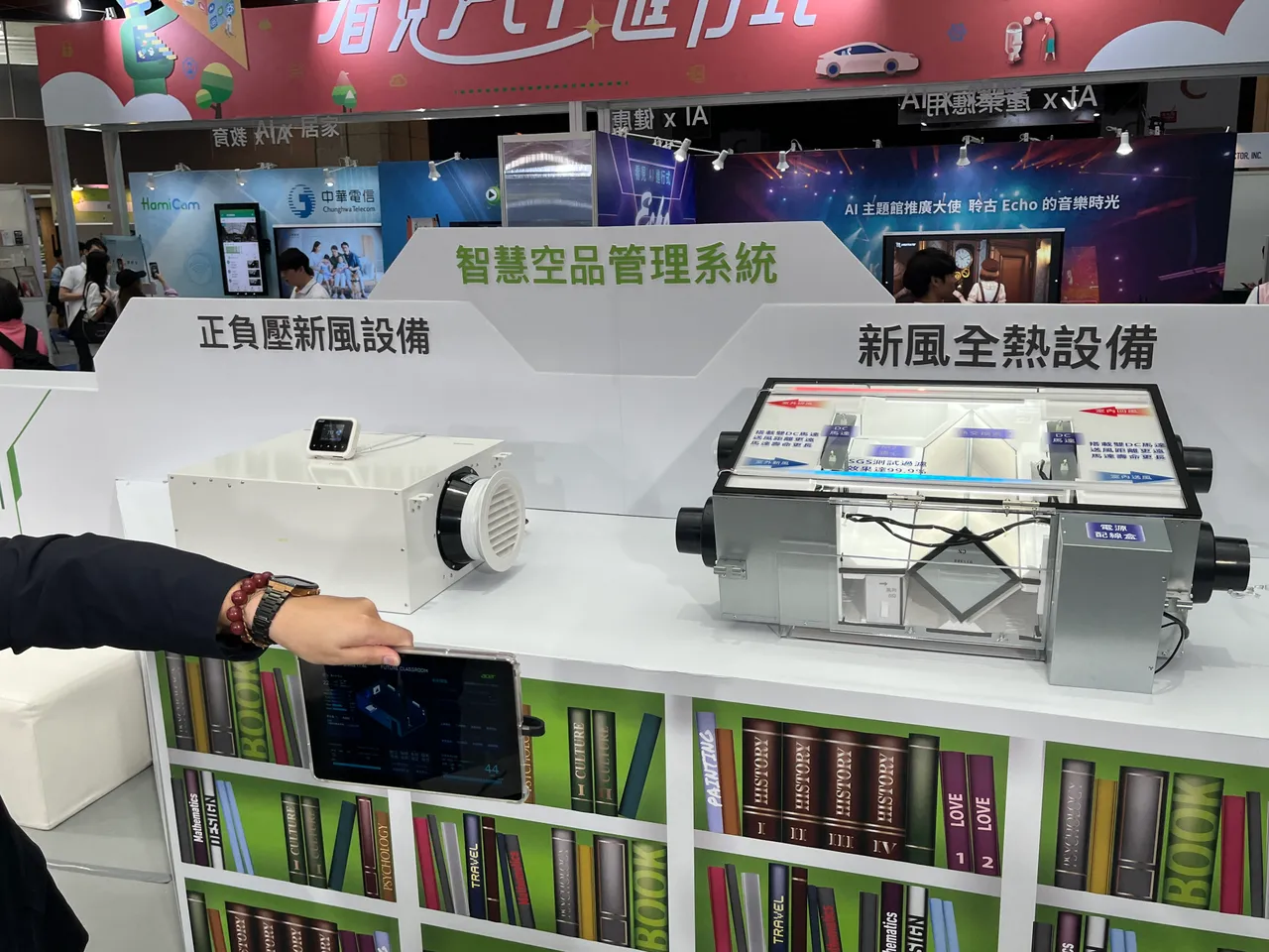 「宏碁智慧空品管理系统」可提供多达10种即时空品资讯、支援行动化设备、可连动多元品牌的设备产品等特性，轻松为教室带来好空气。图/周奕豪