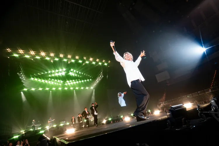 藤井風去年站上台北小巨蛋演出，覺得台灣人很溫暖。環球音樂提供