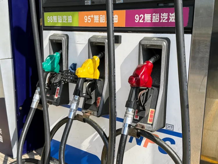加油站 加油槍 加油機 油價示意圖。攝影中心