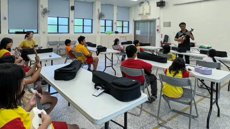 礁溪晶泉丰旅與捷絲旅宜蘭礁溪館同步推動募資計畫，盼為蘇澳永樂國小募集烏克麗麗樂器，陪伴學童以音符追逐夢想。晶泉丰旅、捷絲旅提供