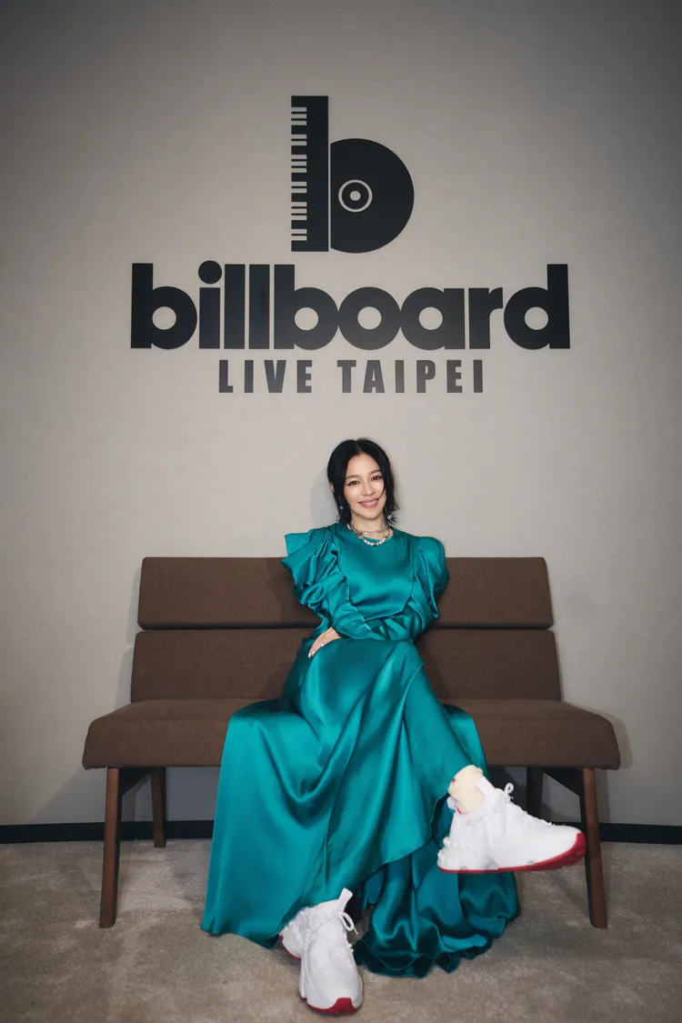 徐若瑄開箱新展演場，打造客製化歌單。索尼音樂、Billboard Live TAIPEI提供
