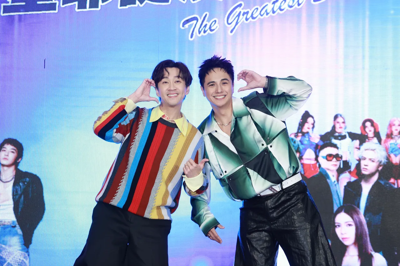 陈汉典（左）、曾子余主持「2025新北欢乐耶诞城」巨星演唱会。摄影中心摄