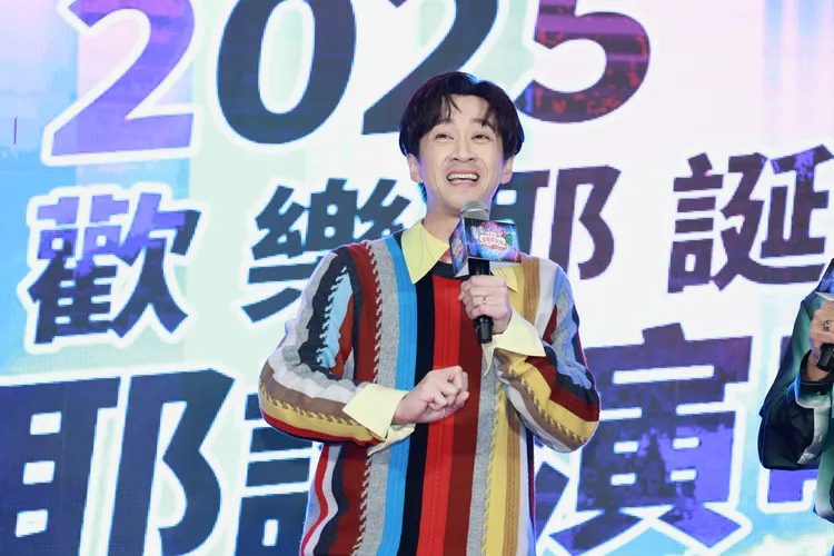 陈汉典与Lulu预计在明年1月办婚宴，去哪里度蜜月？他表示，Lulu想去看极光。摄影中心摄