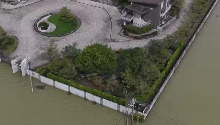 從空拍圖可以看出明顯差別。泉月樓行館提供