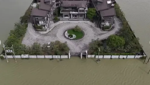 狂！泉月樓行館2千萬擋水門奏效　外面淹慘了「裡面超乾爽」