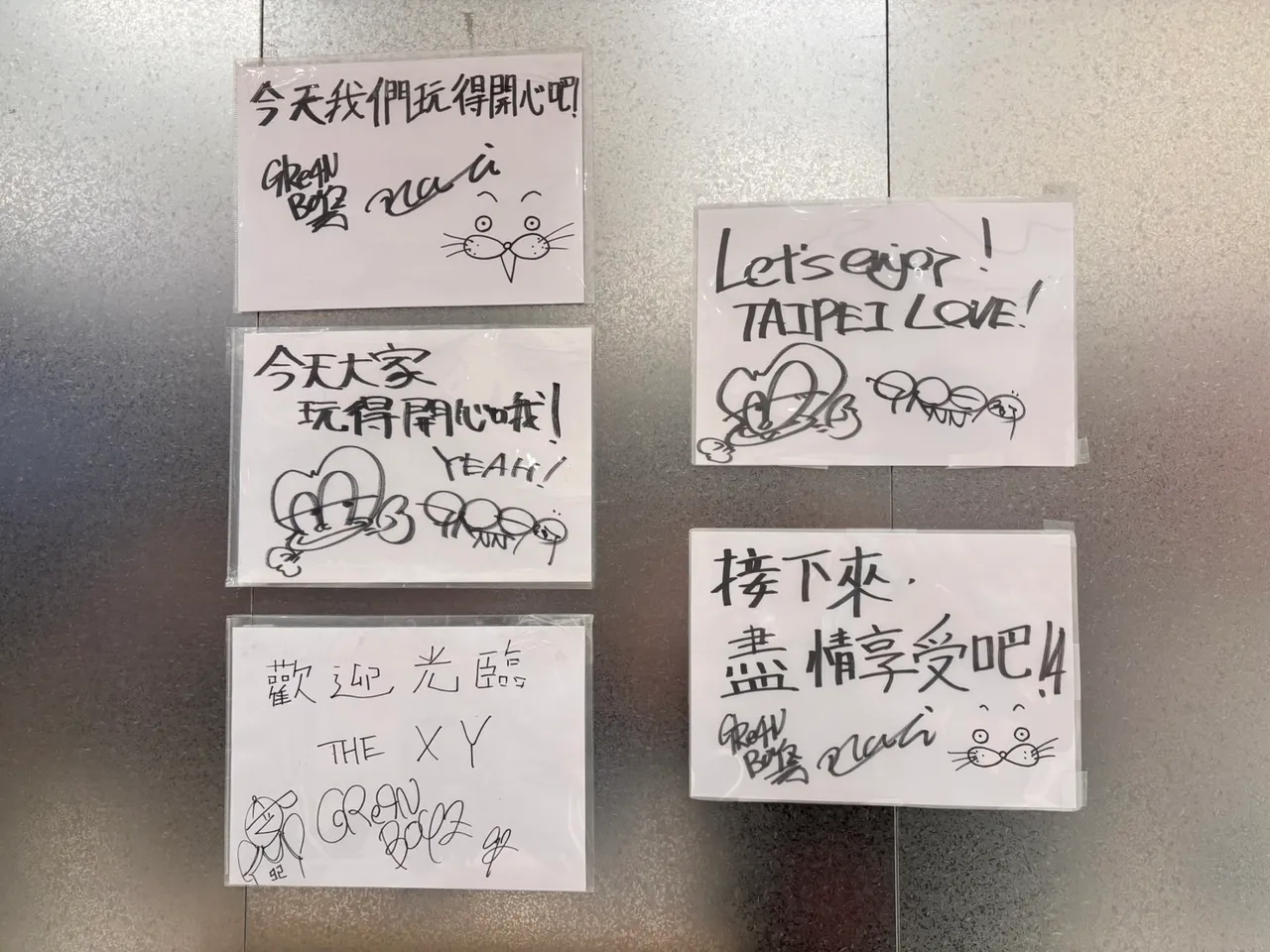GRe4N BOYZ亲笔写下繁体字留言。大鸿艺术提供