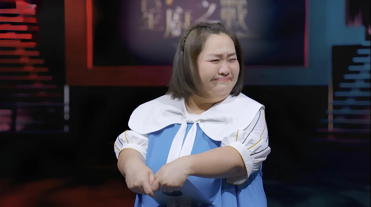 主持人钟欣凌在公布淘汰名单时难忍激动。华视提供