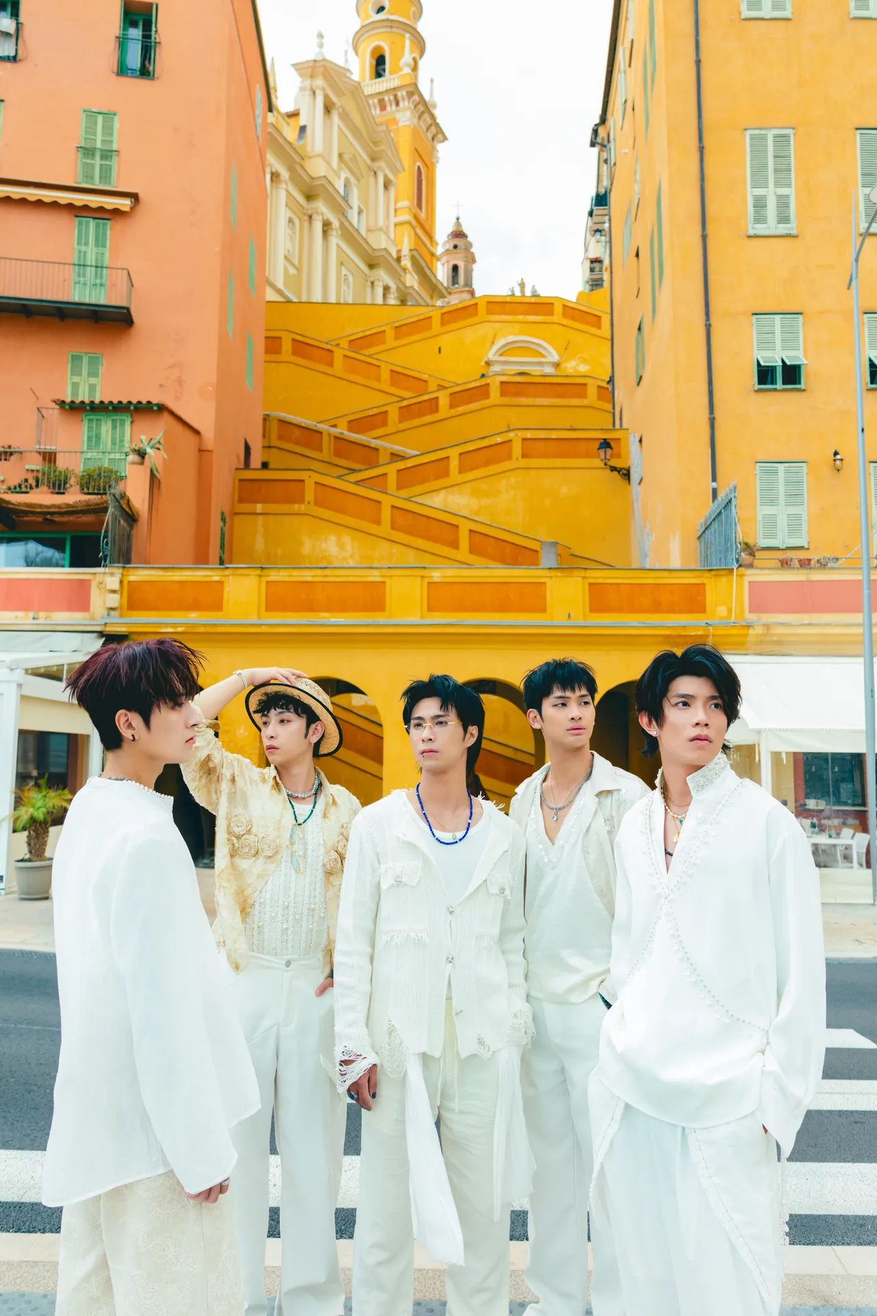 FEniX首次前进南法取景，美景尽收MV。华纳音乐提供